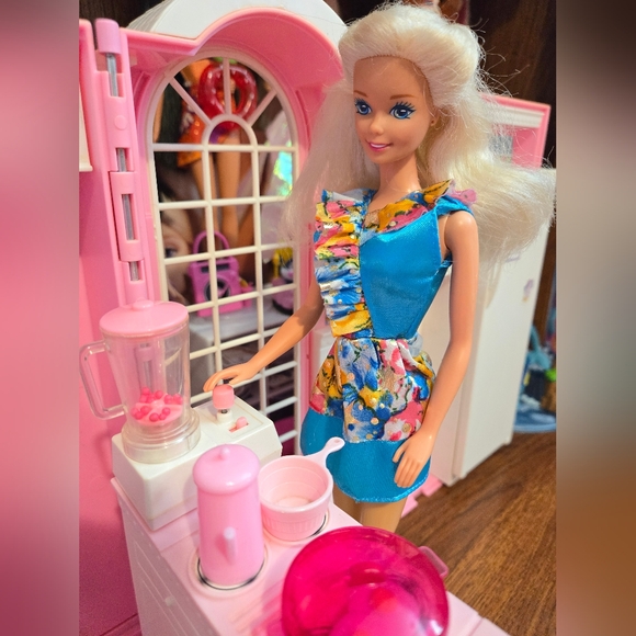 1994 Ruffle Fun Barbie - Picture 2 of 5